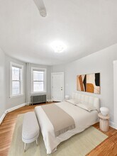 14 Pond St, Unit 2 in Boston, MA - Foto de edificio - Building Photo