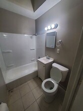 2214-2220 W Hopkins St. (8 Unit) in Milwaukee, WI - Foto de edificio - Interior Photo