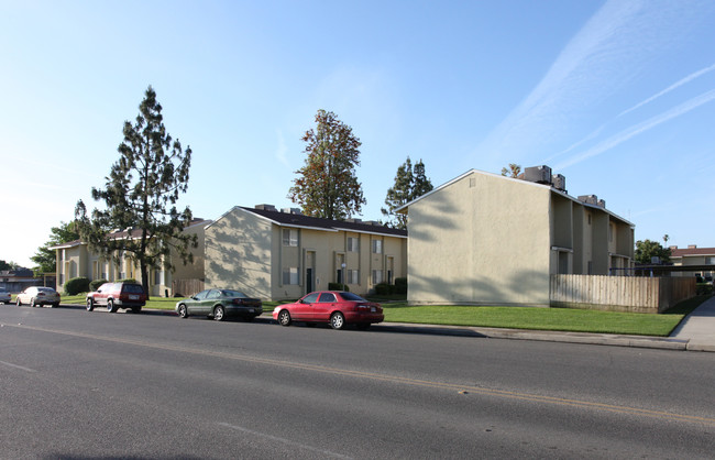 Villa San Joaquin Apartments in Lemoore, CA - Foto de edificio - Building Photo