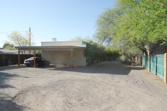 Herold Square Apartments in Tucson, AZ - Foto de edificio - Building Photo