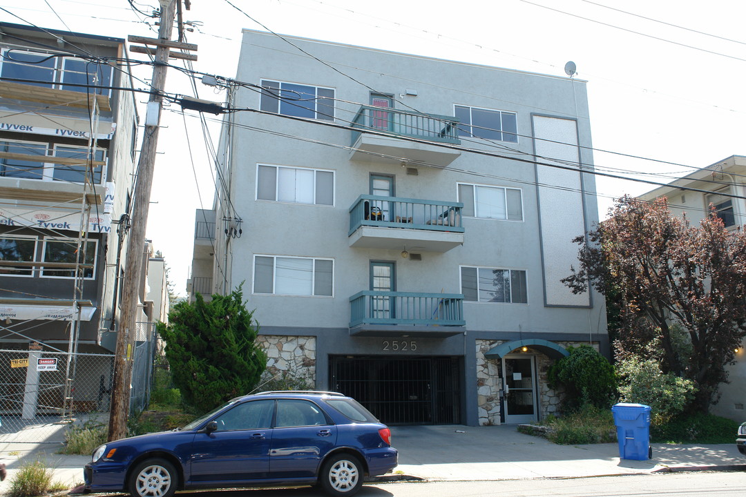 2425 Regent St in Berkeley, CA - Foto de edificio