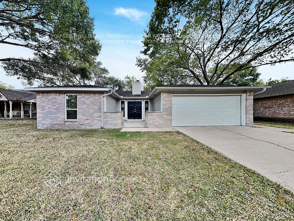 743 S Iowa Ave in League City, TX - Building Photo