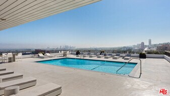 1100 Alta Loma Rd in West Hollywood, CA - Building Photo