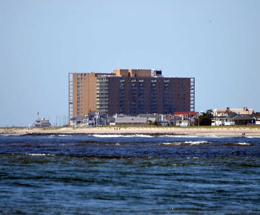 Gardens Plaza Condominium in Ocean City, NJ - Building Photo