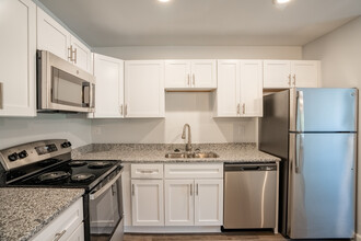 Colonial Village in Manassas, VA - Building Photo - Interior Photo