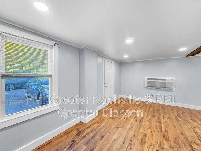 212.5 West End Ave in Dickson, TN - Building Photo - Building Photo