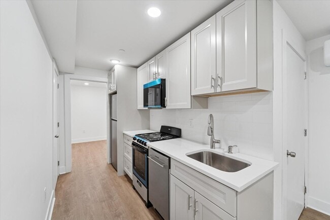 property at 812 W Roosevelt Blvd