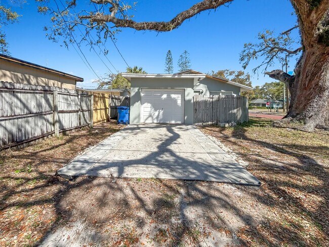 2201 26th Ave S in St. Petersburg, FL - Building Photo - Building Photo