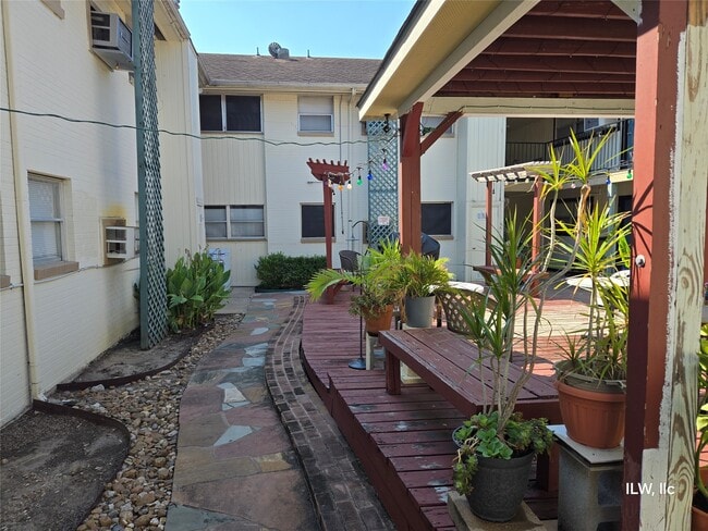 301 Avondale St in Houston, TX - Building Photo - Building Photo