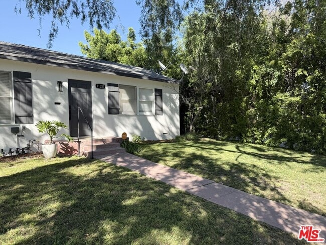 11527 Albers St in Los Angeles, CA - Building Photo - Building Photo