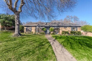 3325 Shady Hollow Ln in Dallas, TX - Building Photo