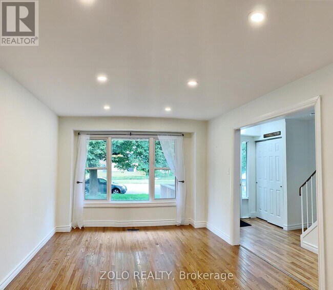 576 Camelot Dr in Oshawa, ON - Building Photo - Building Photo