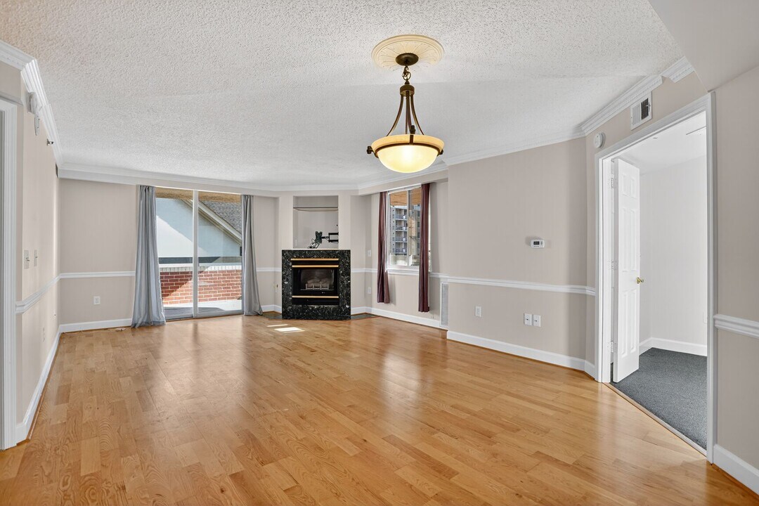 1276 N Wayne St in Arlington, VA - Building Photo