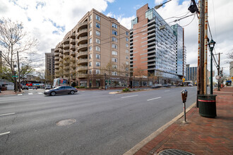 Fairmont Plaza in Bethesda, MD - Building Photo - Primary Photo