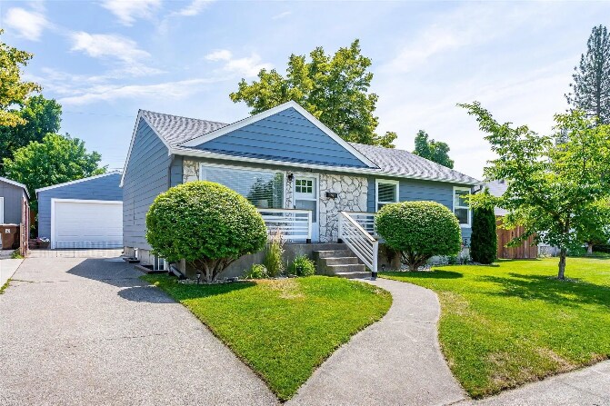 5604 N E St in Spokane, WA - Building Photo
