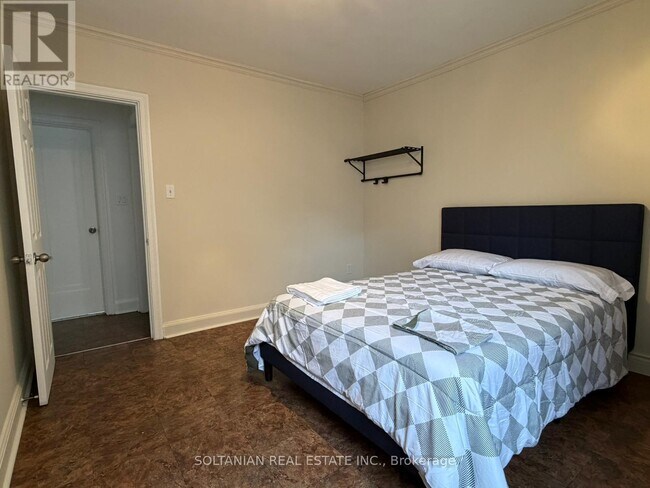 197 Finch Ave E in Toronto, ON - Building Photo - Building Photo