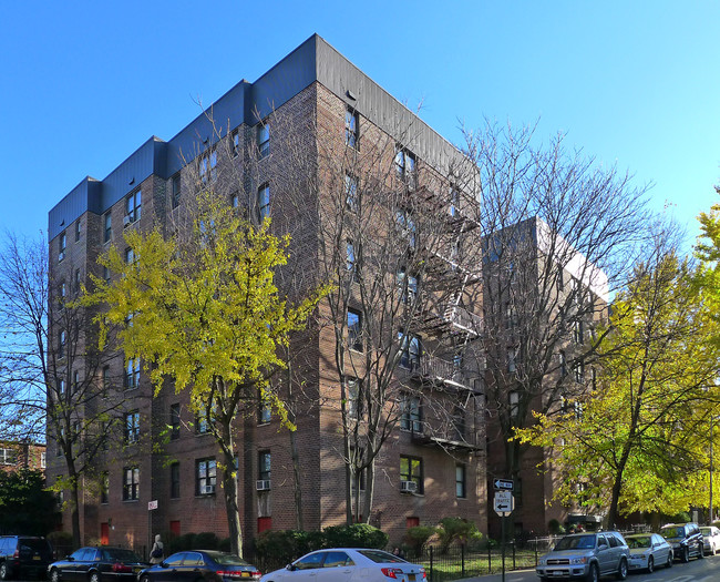 Elmback Complex in Elmhurst, NY - Building Photo - Building Photo