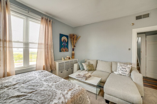 5112 Towers Terrace in Pittsburgh, PA - Building Photo - Building Photo