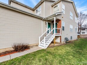 4909 Spencer Ave in Lisle, IL - Foto de edificio - Building Photo