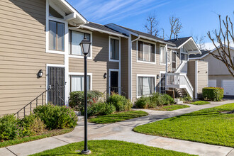 Walnut Village Townhomes in Orange, CA - Building Photo - Building Photo