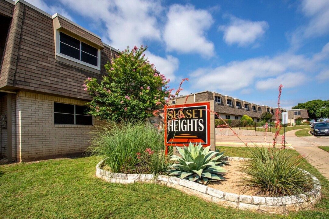 Sunset Heights Apartments in Fort Worth, TX - Building Photo