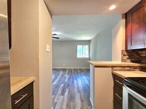 909 Silber Rd in Houston, TX - Building Photo - Building Photo