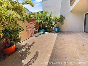 6370 Hawaii Kai Dr in Honolulu, HI - Building Photo - Building Photo