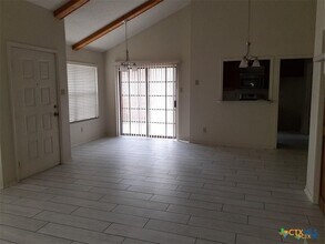 1133 Ashby St in Seguin, TX - Building Photo - Building Photo