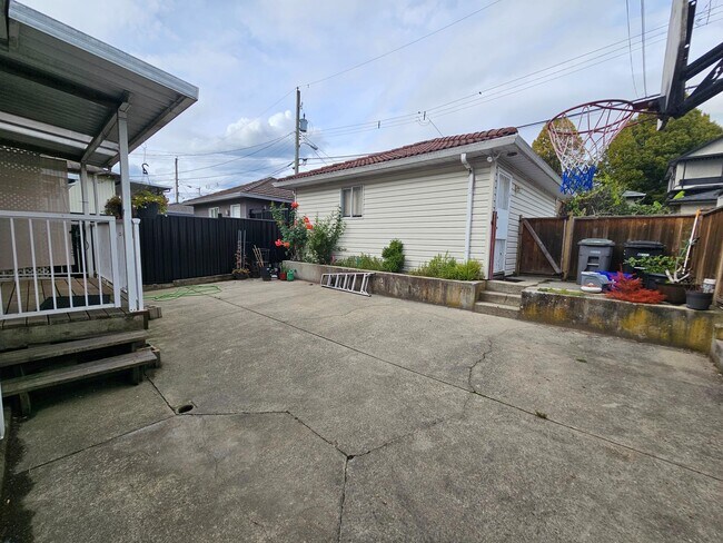 265 61st Av E in Vancouver, BC - Building Photo - Building Photo