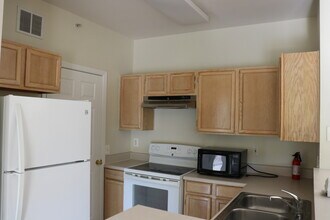 1570 Spring Gate Dr, Unit 7414 in McLean, VA - Building Photo - Building Photo