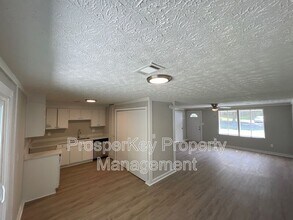 7613 Suwannee Ct in Jonesboro, GA - Building Photo - Building Photo