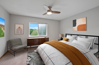 Creekside Commons Apartments in Prior Lake, MN - Foto de edificio - Building Photo