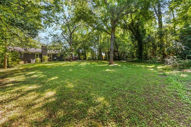 1126 E Woodlawn Rd in Charlotte, NC - Building Photo - Building Photo