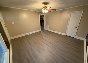 18 N Central Ave in Belmont, NC - Foto de edificio - Building Photo