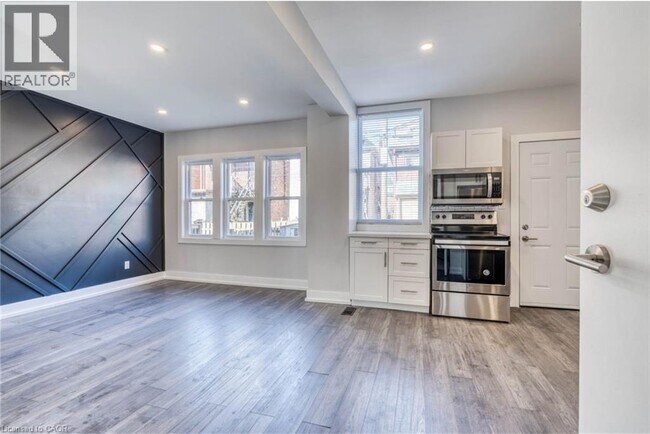 23 Gibson Ave in Hamilton, ON - Building Photo - Building Photo