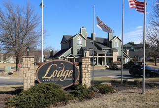 The Lodge in Blue Springs, MO - Building Photo - Building Photo