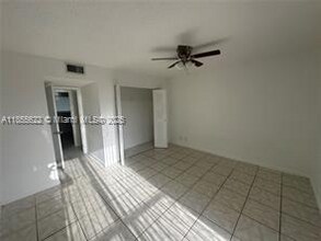 8610 N Sherman Cir in Miramar, FL - Building Photo - Building Photo