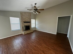 8201 Hood Cir-Unit -A in Austin, TX - Building Photo - Building Photo