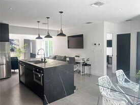 15 NW 52nd St in Miami, FL - Building Photo