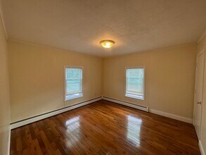 213 Beacon St, Unit 4 in Somerville, MA - Foto de edificio - Building Photo