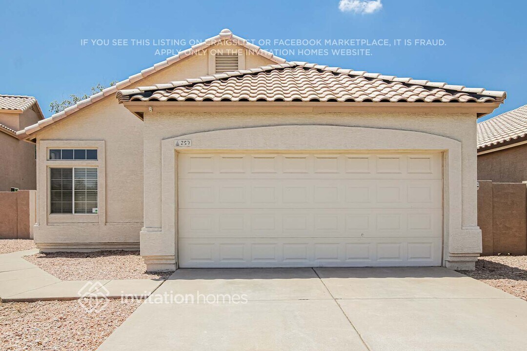 257 W Amoroso Dr in Gilbert, AZ - Building Photo