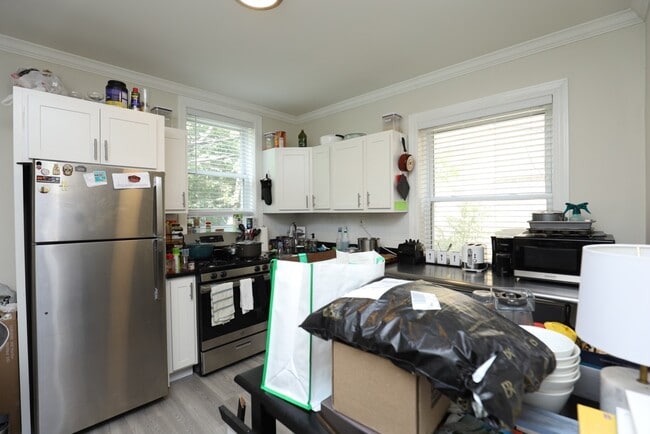 646 W Roscoe St, Unit N2 in Chicago, IL - Building Photo - Building Photo