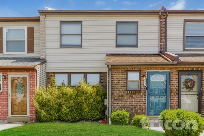 property at 5127 N Hunters Ct