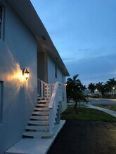 2716 Vandiver Dr in West Palm Beach, FL - Building Photo - Building Photo