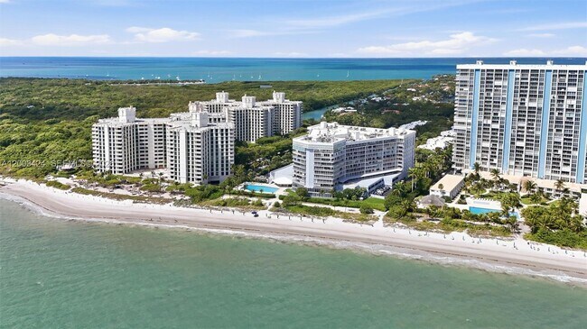 property at 600 Grapetree Dr