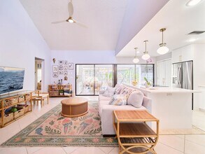 2281 SW Starling Dr in Palm City, FL - Foto de edificio - Building Photo