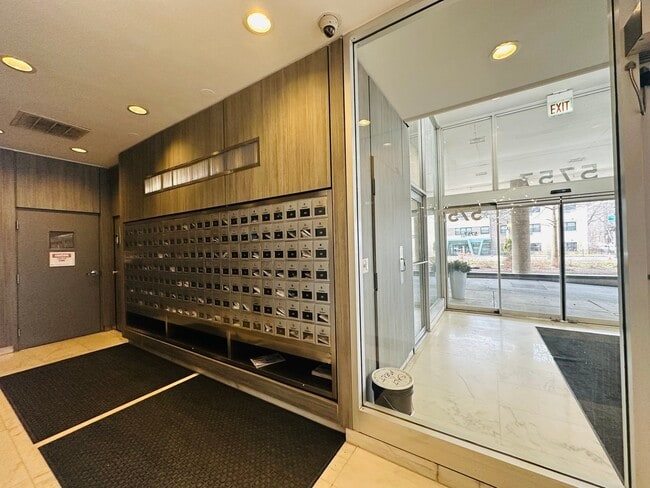 5757 N Sheridan Rd in Chicago, IL - Building Photo - Building Photo