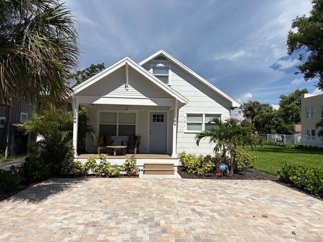 property at 701 Oak Ave