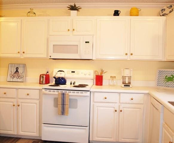 1000 Mallery St in St. Simons Island, GA - Building Photo - Building Photo