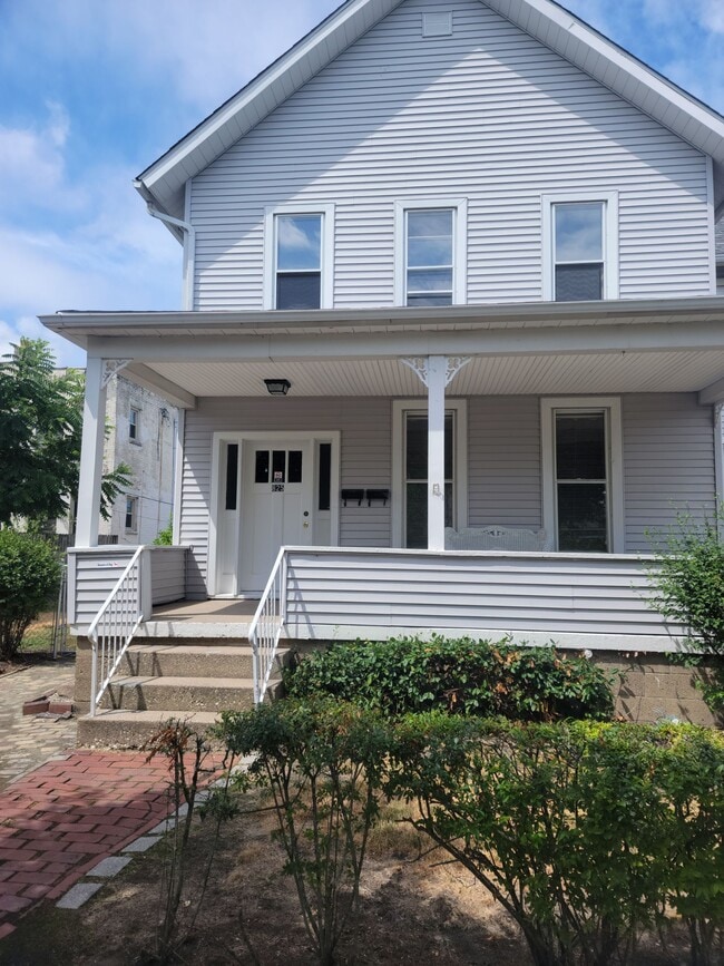 property at 825 Wabash St
